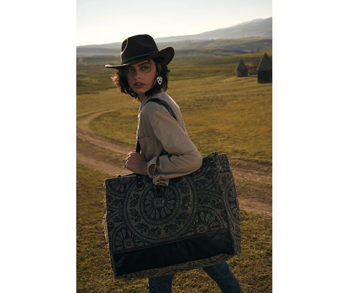 CARMELA WEEKENDER BAG